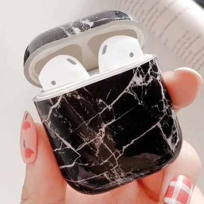 Afbeelding van AirPods 1/2 hoesje Marble series hard case zwart Schokbestendig