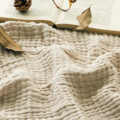 Afbeelding van EMME Deken, katoen, plaid, 100% mousseline, zacht, voor bank, 4 laags, ademend, gaasdeken, alle seizoenen, lichtgewicht, voorgewassen, lichtbruin, 140 x 190 cm