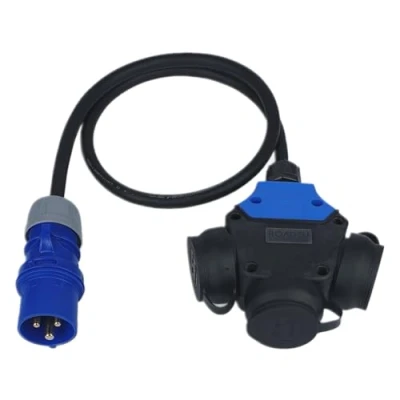 Afbeelding van RoadEu CEE camping adapter 10m 16A 3P stopcontact naar 3x 230V Schuko stopcontacten. Rubber verlengkabel 25mm2, 10 meter. Gemaakt voor kampeerauto&#039;s, campers, boten, caravans.