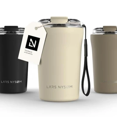 Afbeelding van LARS NYSØM &#039;Rørelse&#039; Thermo Coffee Mug to go 380ml BPA vrij Met Isolatie Draagriem &amp; Tritan Deksel Buttercream