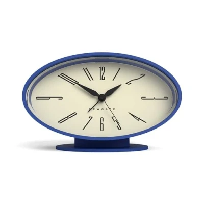 Afbeelding van NEWGATE® &#039;Ronnie&#039; retro ovale wekker in blauwe soft touch siliconen afwerking en geruisloos zwaaiuurwerk met digitaal piepalarmgeluid. Ideaal voor naast het bed, bureaus schoorsteenmantels.