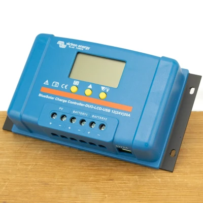 Afbeelding van Victron BlueSolar PWM DUO LCD&amp;USB Charge Controller 12/24V 20A