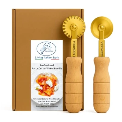 Afbeelding van La Gondola Set van 2 zelfgemaakte pastasnijders gefestonneerde en gladde wielen Gereedschap voor het maken pasta thuis bedrijf messing natuurlijk hout Eenvoudig te gebruiken