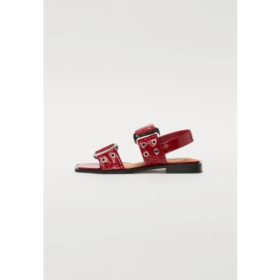 Afbeelding van Steve Madden dames Saria E sandaal met gespdetail in de kleur Rood, maat: 36