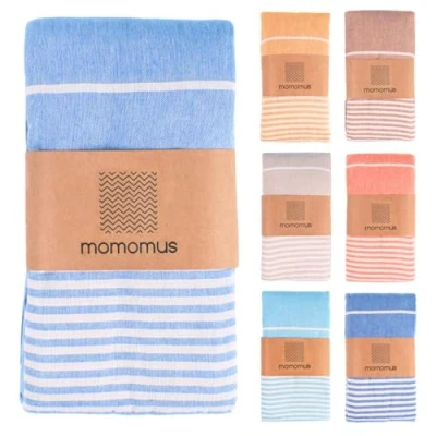 Afbeelding van MOMOMUS Fouta strandhanddoek, XXL, met franjes en 100% katoen, ideaal als zandvrije picknickdeken zonder zand, reuzenpareo of zwembadtapijt, lichtblauw, 210 x 240 cm