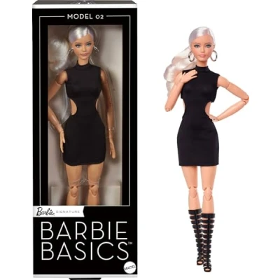 Afbeelding van Mattel Barbie Basics Model 02 Verzamelpop met Blond Haar, Zwarte Mini jurk en Gladiator Boots, Kleding Universele Pasvorm, Beweegbaar Lichaam Verwisselbaar Poppenhoofd, JBH71