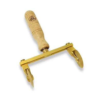 Afbeelding van La Gondola Zelfgemaakte pastasnijder verstelbaar wiel (2x glad) Pasta Making Tool voor thuis en bedrijf Messing natuurlijk hout Veilig gemakkelijk te gebruiken pastasnijgereedschap