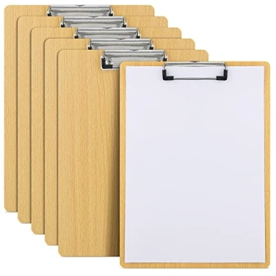 Afbeelding van Klembord A4 van hardhout, schrijfbord met ophangoog en metalen klem, schrijfbordhouder, clipboard, tussenplank, schrijfblok, houtnerf, afgeronde hoeken, tussenplank