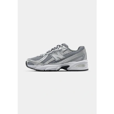 Afbeelding van New Balance dames 740 sneaker met mesh details in de kleur Zilver, maat: 40