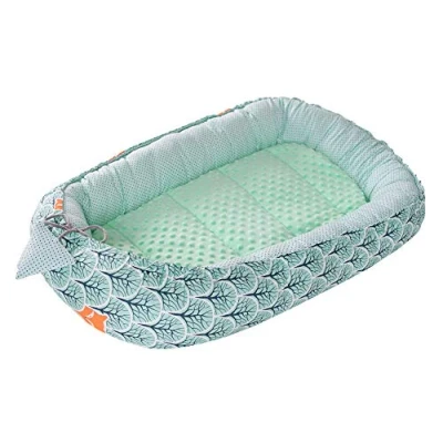 Afbeelding van Medi Partners Babynest Knuffelnest 100% Katoen Nest Reis Bed voor baby&#039;s 100x60x15cm Uitneembaar inzetstuk (Bos met munt Minky)