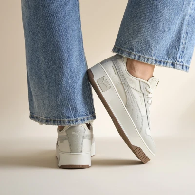 Afbeelding van Puma Carina Street Sneakers laag, Dames, Maat: 40.5, Alpine snow/desert dust Leer en imitatieleer