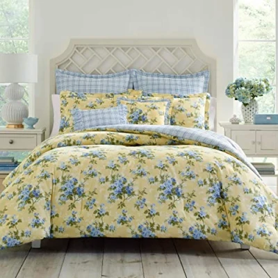 Afbeelding van Laura Ashley Queen Dekbedovertrek, Omkeerbaar Katoen Beddengoed, Inclusief Bijpassende Sham(s) met Bonus Euro &amp; Sierkussenslopen (Cassidy Yellow, Queen)