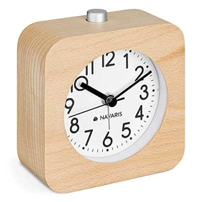 Afbeelding van Navaris analoge houten wekker Vierkant Retro tafelklok met alarm, sluimerfunctie en backlight Lichtbruin witte wijzerplaat