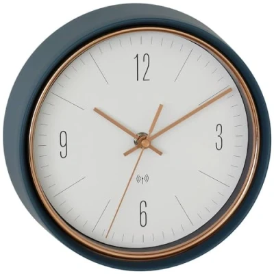 Afbeelding van TFA Dostmann analoge radiografische wandklok, 60.3547.20, design wandklok met hoge precisie, koperkleurige wijzers, metalen frame/ koperkleurig,223 x 70 223 mm, petrol groen