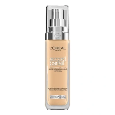Afbeelding van L&#039;Oréal Paris Vloeibare foundation vocht 24 uur formule met hyaluronzuur alle huidtypes tint: natuurlijk, goudkleurig (4.D) perfecte afstemming 30 ml