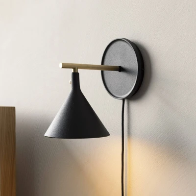Afbeelding van Audo Copenhagen LED wandlamp Cast, zwart, IP44, dimmer, stekker