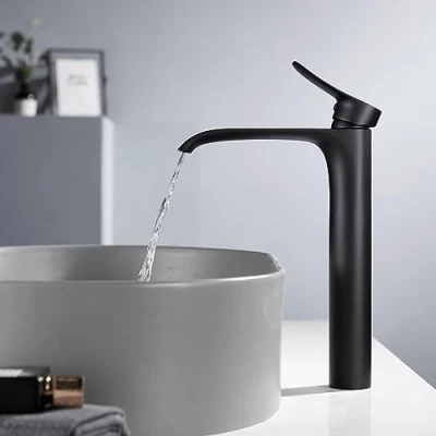 Afbeelding van Zwarte waterkraan badkamer wastafelkraan waterval eengreepsmengkraan badkraan wastafel koud en warm water beschikbaar