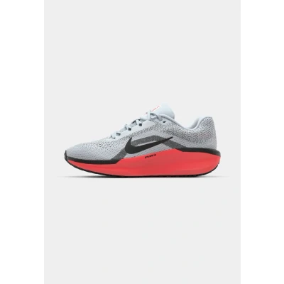 Afbeelding van Nike Performance AIR Winflo 11 Hardloopschoenen voor op de weg, Heren, Maat: 45.5, Pure platinum/black/bright crimson/vast grey Textiel/ synthetisch