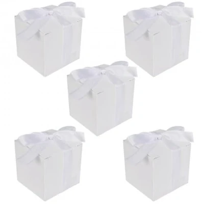 Afbeelding van 50 stuks kraftpapier snoepdozen, vierkante gebak, geschenkdozen met lint, doe het zelf kartonnen geschenkdozen, bonbondoosjes van papier voor feest, verjaardag, bruiloft, Kerstmis (wit)