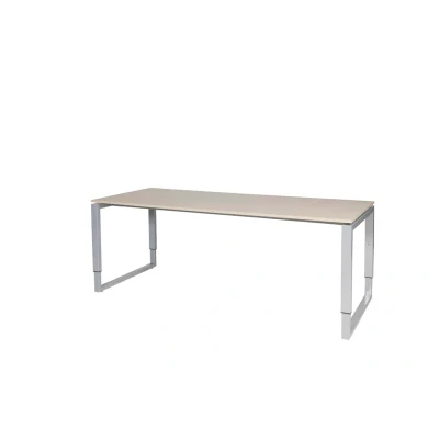 Afbeelding van Domino Plus bureau, hoogte instelbaar (62 85cm) met 200x80cm &#039;zwevend&#039; licht grijs 25mm blad en aluminium (RAL9006) O poot frame