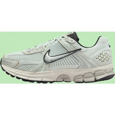 Afbeelding van Nike Sportswear ZOOM Vomero 5 Sneakers laag, Dames, Maat: 40, Light silver/chrome/light bone/black/light iron ore Leer/ synthetisch