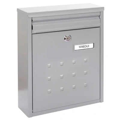 Afbeelding van ARREGUI Dime V1322 Brievenbus van Verzinkt Staal Formaat M (DIN A4 Post) Gegroepeerde Wandbrievenbus voor Buiten Weerbestendig, Smal, met Naamplaatje en Valklep Eenvoudige Montage Zilver