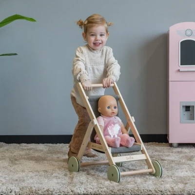 Afbeelding van Bandits and Angels poppenbuggy Lovely Green houten poppenwagen 2 jaar groen pop max. 50 cm