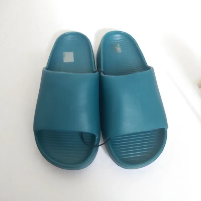 Afbeelding van Unisex slippers effen groen 41 (advies bestel 1 maat groter)