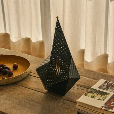 Afbeelding van GUBI Bagdad draagbare lamp Soft black semi matt