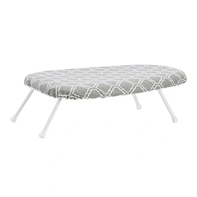 Afbeelding van Amazon Basics Tafelstrijkplank met opklapbare poten, latwerk, afneembare hoes, chevron
