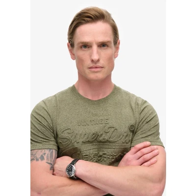 Afbeelding van Superdry Embossed Graphic Tshirt print, Heren, Maat: Small, Hushed olive grit