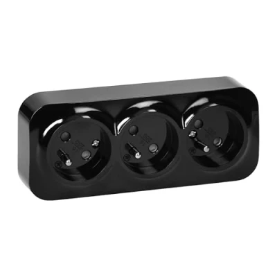 Afbeelding van Miratic Drievoudige Stopcontact Type E Opbouw met Glanzende Afwerking 16A/230VAC IP20 Socket voor Veilige en Betrouwbare Stroomvoorziening (Zwart)