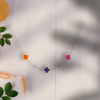 Afbeelding van Collier 3 trèfles et petites boules Lilas Acier inoxydable
