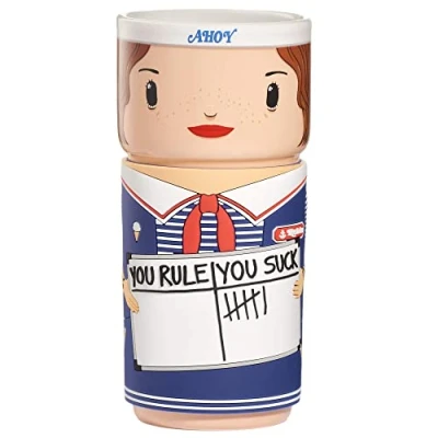Afbeelding van CosCups by Numskull Stranger Things Robin Buckley Scoops keramische mok cadeau met rubberen hoes 400ml Officiële Merchandise