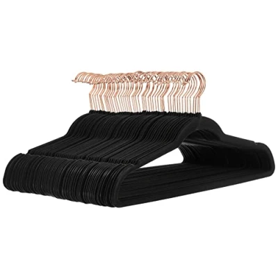 Afbeelding van Amazon Basics Kleerhangers voor pakken, gevlokt, zwart/goudkleurig, pak van 50