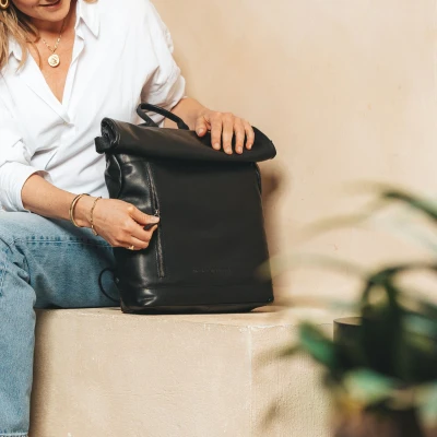Afbeelding van The Chesterfield Brand Leren Rugzak Zwart Mazara