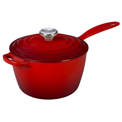 Afbeelding van Le Creuset Kenmerkende geëmailleerde gietijzeren steelpan met schenktuit die druppen tegengaat en geventileerd deksel, voor alle soorten kookplaten, 20 cm, 2,5 liter, kersenrood, 211812006