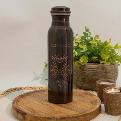 Afbeelding van Puur koperen waterfles gegraveerde zon antique ± 950 ml (zware uitvoering)