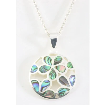 Afbeelding van Ronde opengewerkte zilveren hanger met abalone schelp aan ketting
