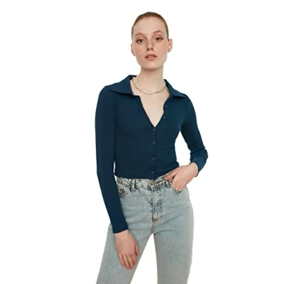 Afbeelding van Trendyol Indigo Knoop Gedetailleerde Aansluitende Cropped Polohals Geribbelde Rekbare Gebreide Blouse Twoaw22Bz0522