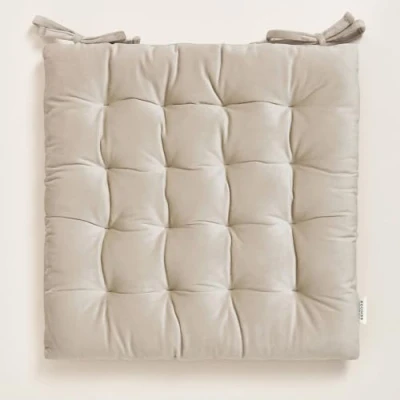 Afbeelding van ROOM99 Nova Stoelkussen 40 x cm, zitkussen met banden, sierkussen, stoel, vloer, vloerkussen, voor binnen en buiten, woonkamer, fluweel, beige