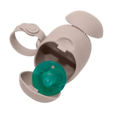 Afbeelding van Ubbi On The Go dubbele fopspeenhouder, Keep&#039;s Baby&#039;s Binkies schoon en toegankelijk, draagbaar voor reizen, luiertas accessoire pasgeborenen, taupe