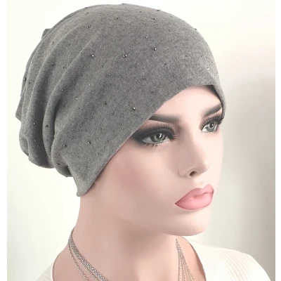 Afbeelding van Chemomuts beanie met strass steentjes kleur grijs maat one size