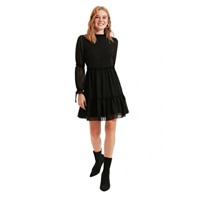 Afbeelding van Trendyol Zwarte Taille Opening, Opstaande Kraag, Geplooide Mini Gevoerde Geweven Winterjurk Twoaw20El0345