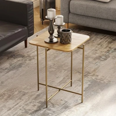 Afbeelding van Antula vierkante salontafel in industriële stijl 46x46cm Licht massief hout en goudkleurig metaal Menzzo