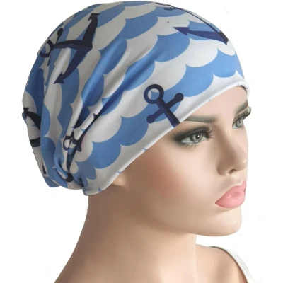 Afbeelding van Chemomuts beanie zomerse print ankers wit blauw maat one size