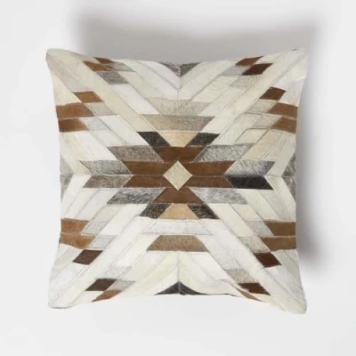 Afbeelding van Homescapes bontkussen 45 x cm geometrisch patchwork kussen etnisch patroon gemaakt van bont en leer veelkleurig bruin