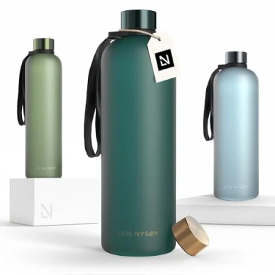 Afbeelding van LARS NYSØM Drinkfles &#039;Blæst&#039; Ultralichte tritan waterfles 1500ml BPA vrij, lekvrij Inclusief 2 deksels Bayberry Gold