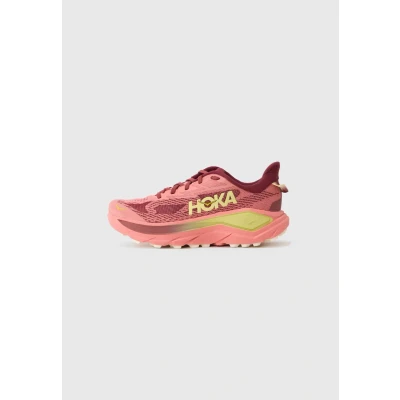 Afbeelding van HOKA Challenger 8 Trail hardloopschoenen, Dames, Maat: 42 2/3, Blush/dark cedar Textiel/ synthetisch