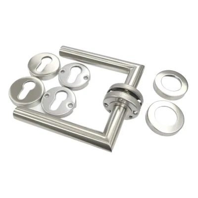 Afbeelding van RVS deurkruk set, met rozetten